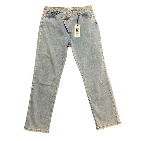 PRINCESS POLLY LIGHT WASH ASYMMETRIC STRAIGHT LEG HOLLY JEANS NWT- SIZE 12 - Picture 1 of 16
